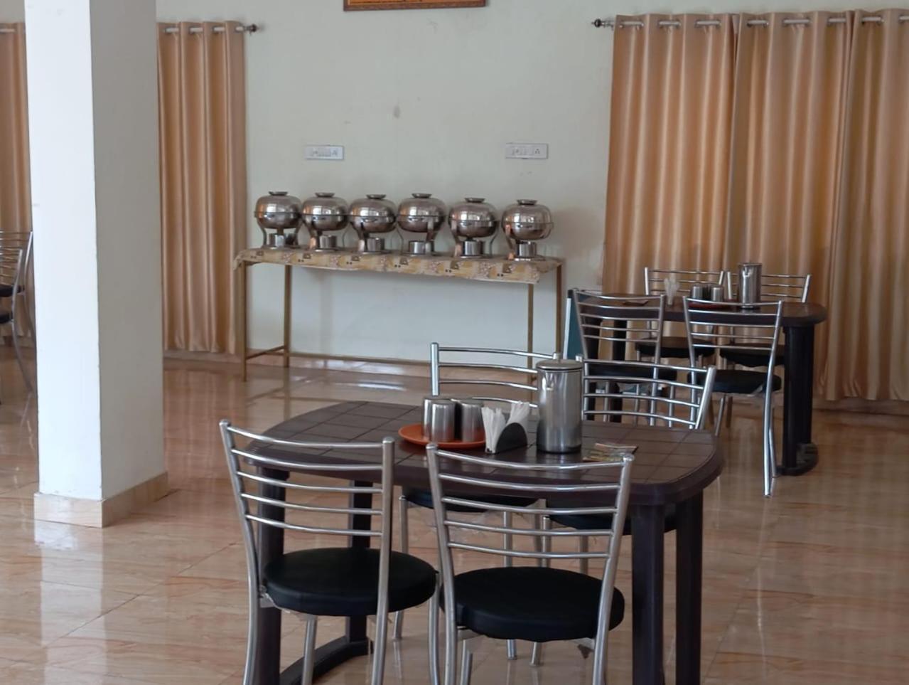 Blue Bell Homestay Lonavala Exterior foto