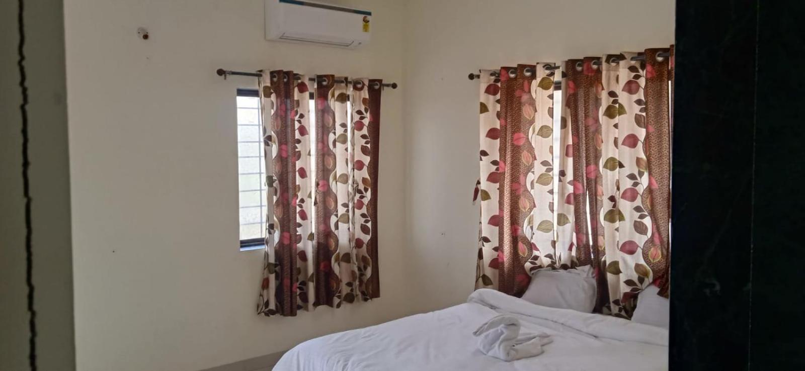 Blue Bell Homestay Lonavala Exterior foto